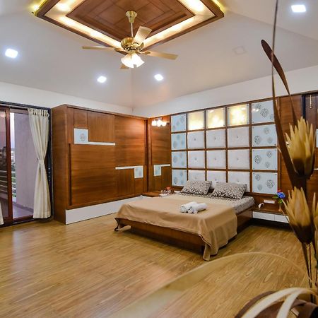 Lifeline Villas - Luxurious Taraangan 4 Mountain View Villa With Biggest Pool And Huge Open Area Lonavala Buitenkant foto
